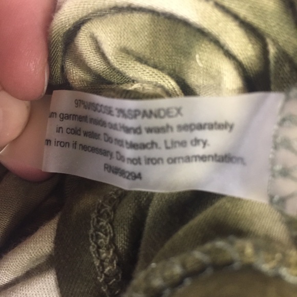 $8 SALE Thomas & Olivia Green Tie Dye Top - Picture 6 of 7